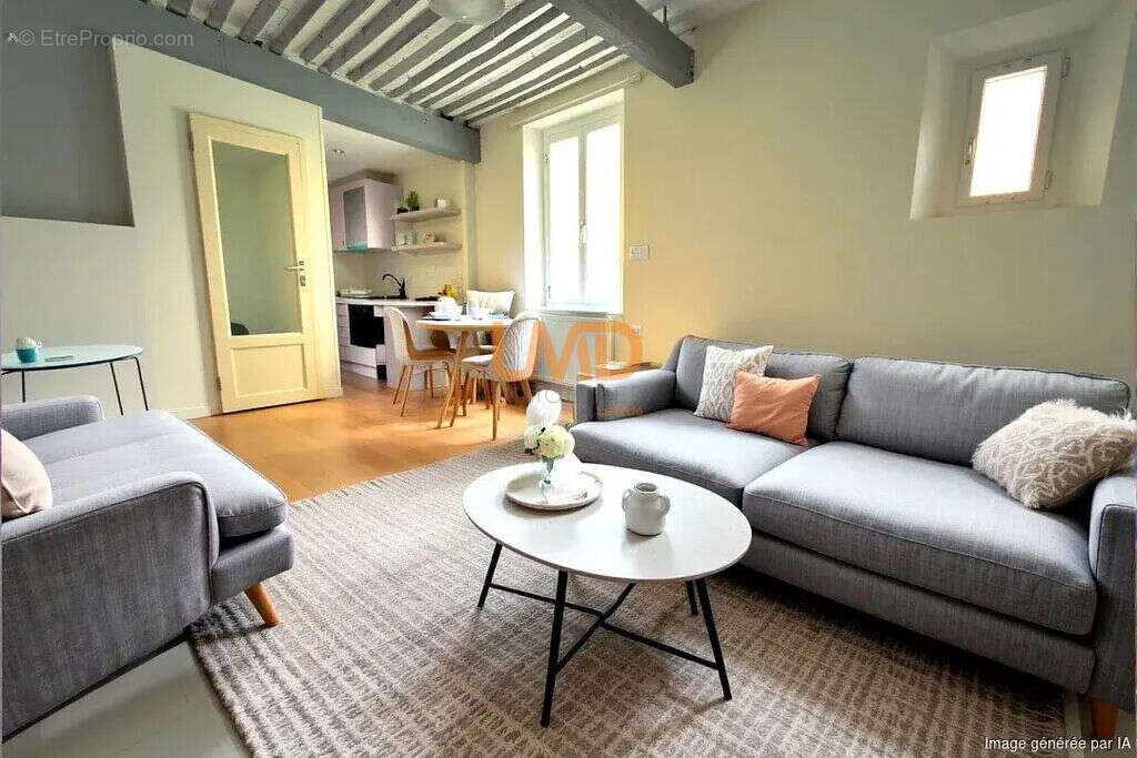 Maison à CHATEAUDOUBLE