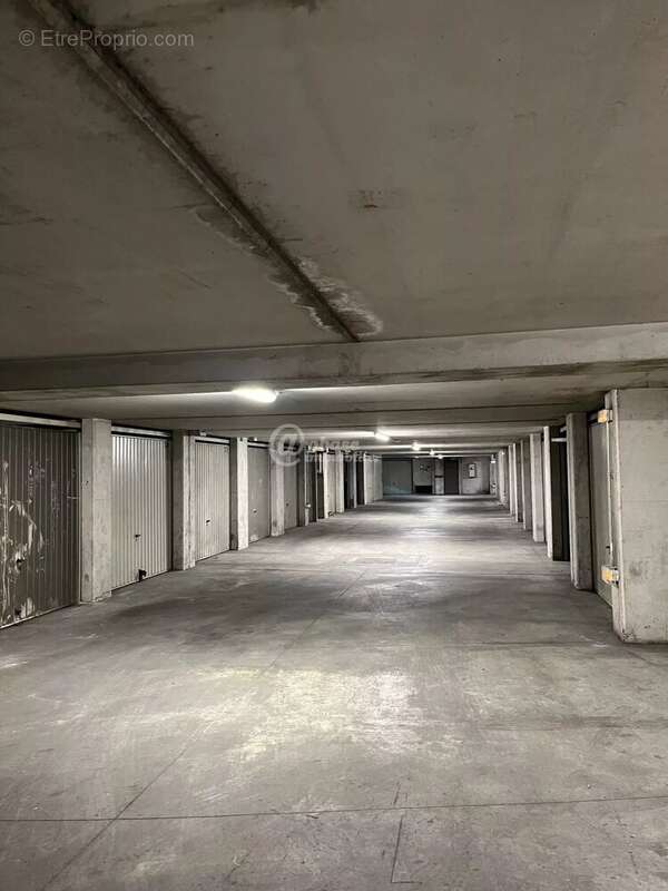 Parking à MARSEILLE-10E