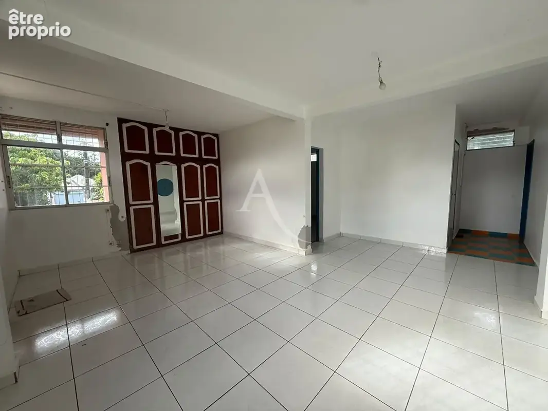 Affaire à saisir aux Abymes : Maison 2 niveaux autonomes à fort potentiel ! - photo 6
