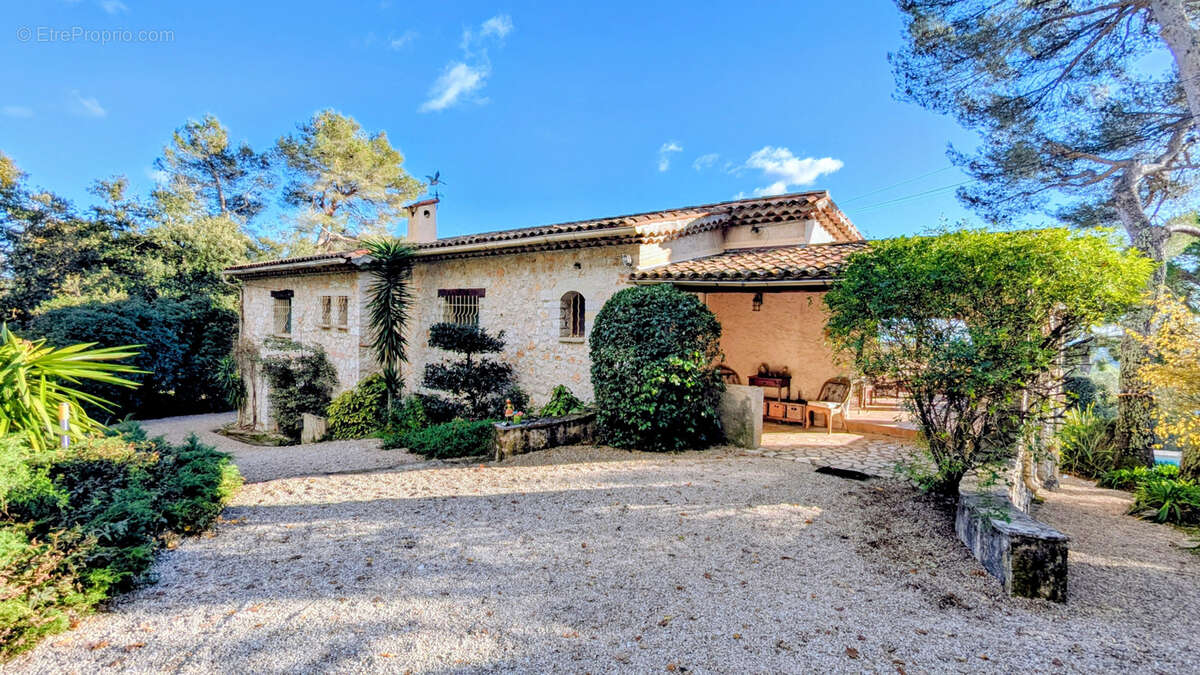 Maison à TOURRETTES-SUR-LOUP