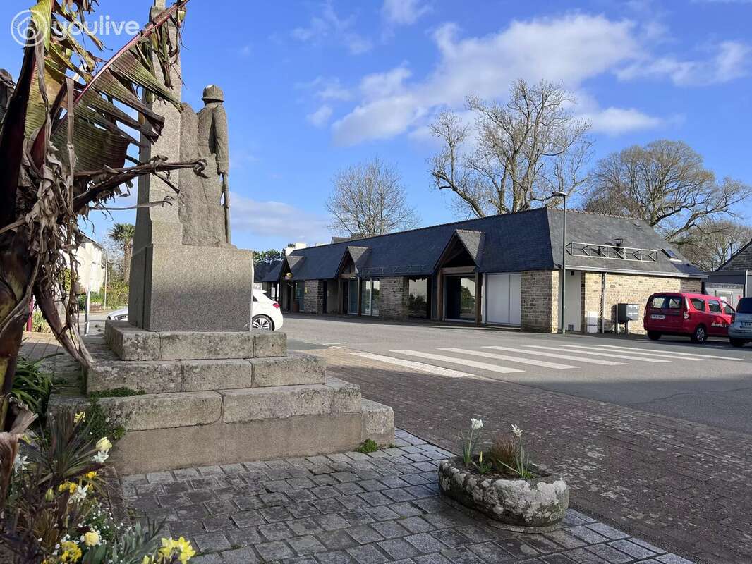Commerce à PLEUVEN
