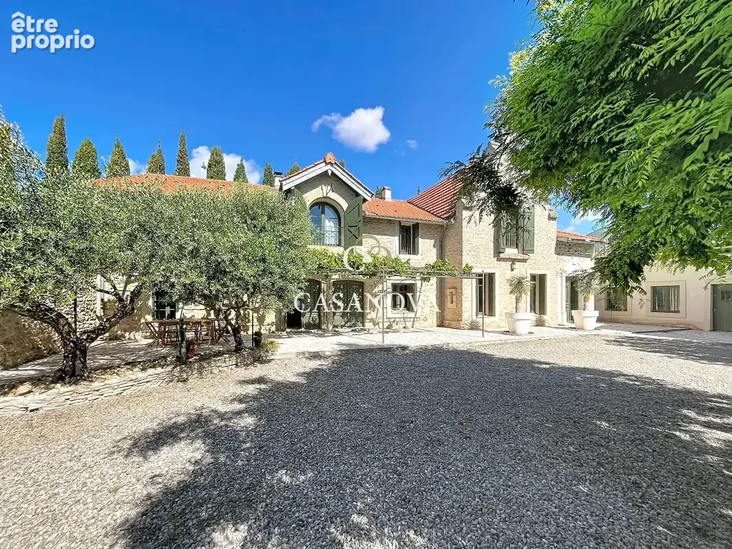 Aux portes de Pézenas, superbe propriété de caractère avec demeure principale, chambres d'hôtes, gîtes, piscine et ancienne cave - photo 11