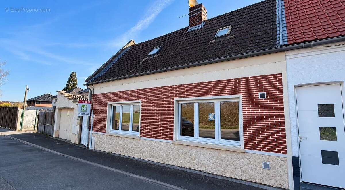 Maison à COUTICHES
