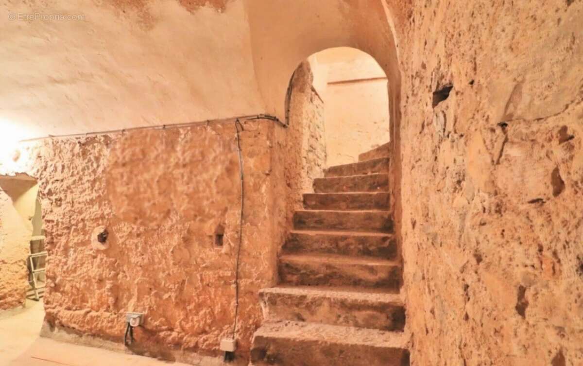 Commerce à COTIGNAC