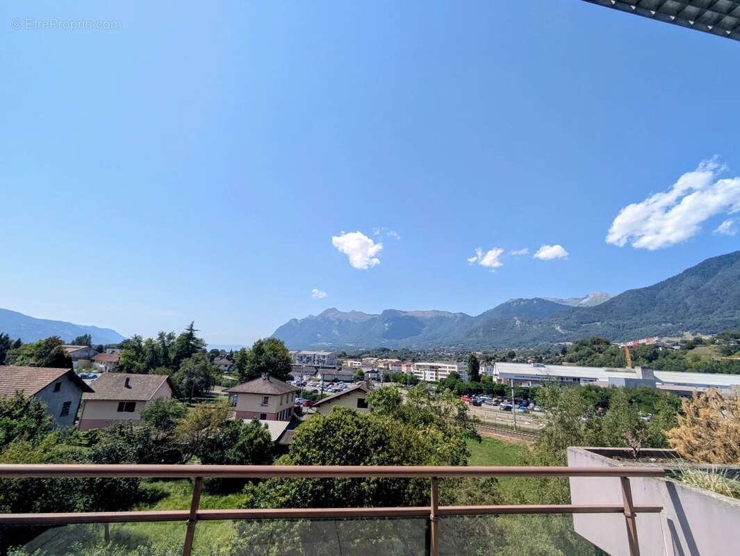 Dernier etage! tres jolie vue sur les montagnes ! - photo 2