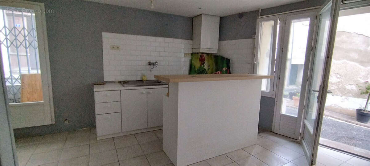 Maison à PORT-SAINTE-MARIE