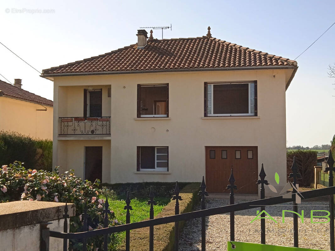 Maison à CHASSENEUIL-SUR-BONNIEURE