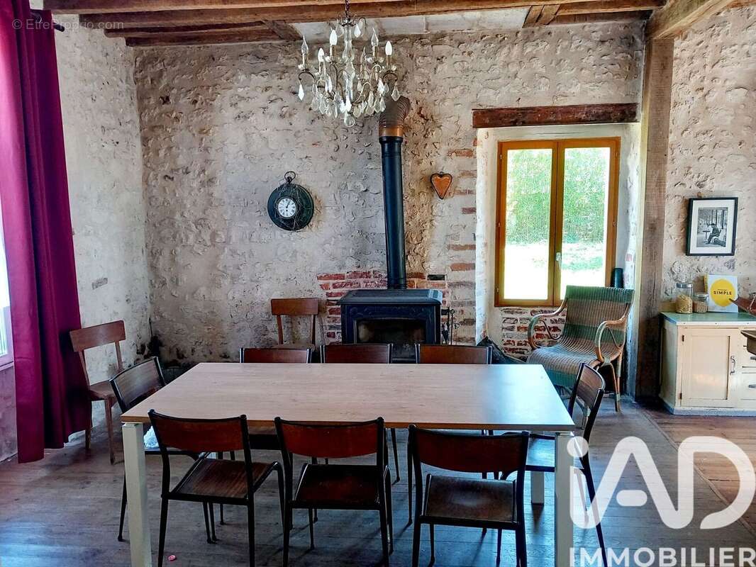 Maison 143 m² à Beaumont-Les-Autels  - photo 3