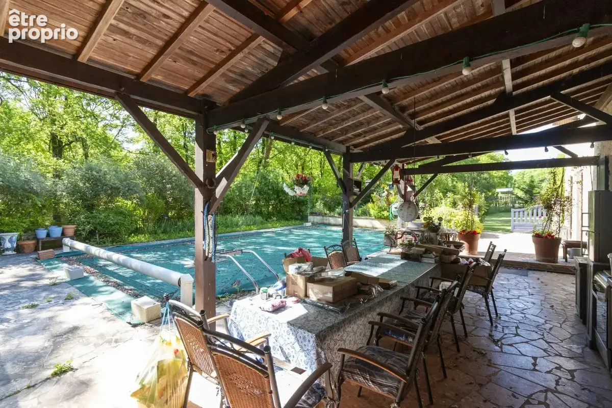 Maison spacieuse avec piscine, grandes dépendances et terrain - photo 11