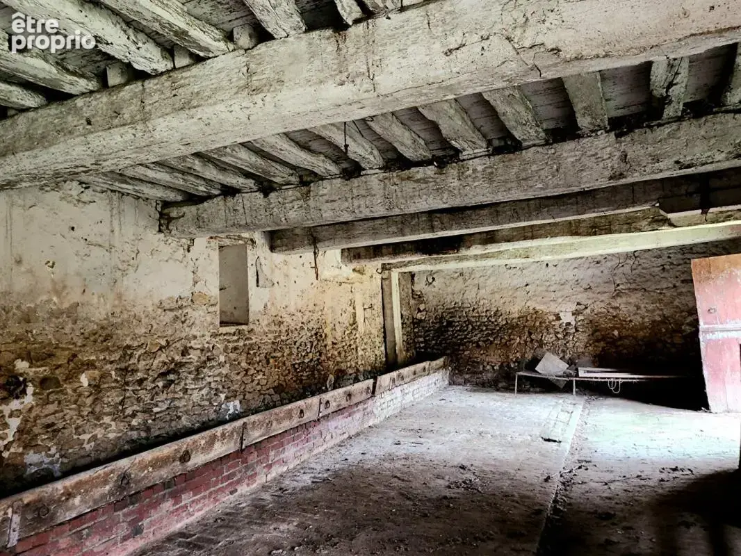 Vesly - Belle grange en pierres de 217 m2 au sol à aménager complètement - Toiture neuve - viabilisée en Eau et en électricité s - photo 6
