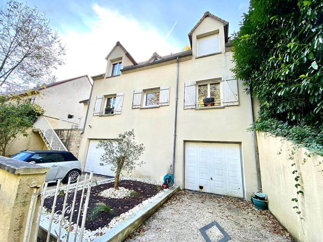 Maison à MERY-SUR-OISE