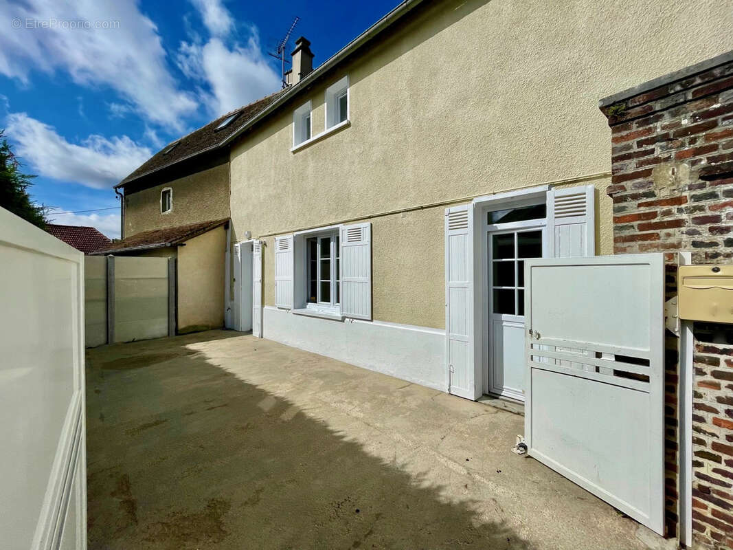 Maison 3 pièces avec cour - photo 17