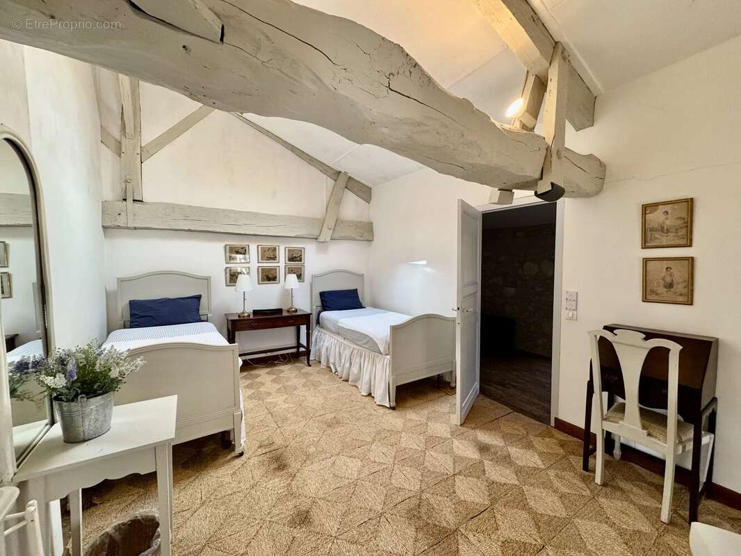 Maison à SAINT-COLOMB-DE-LAUZUN