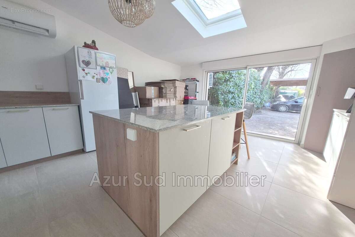 Maison à SAINT-CEZAIRE-SUR-SIAGNE