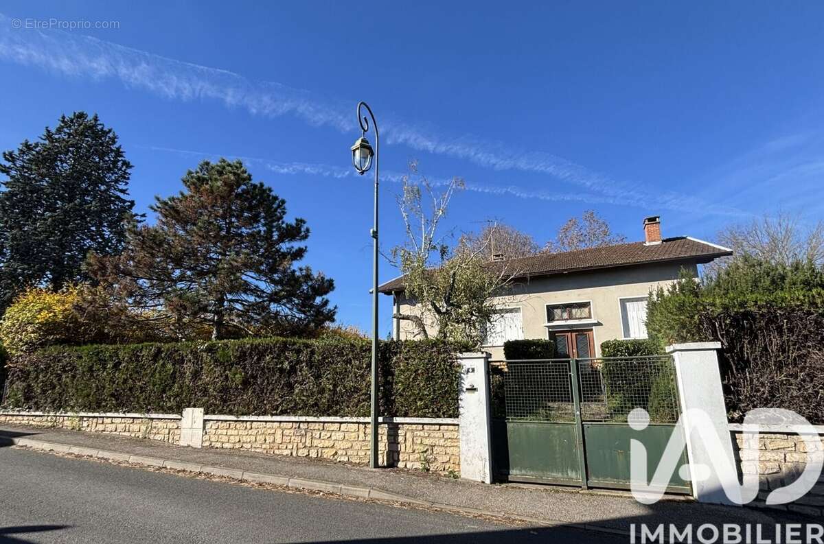 Maison 170 m² à Limas  - photo 2