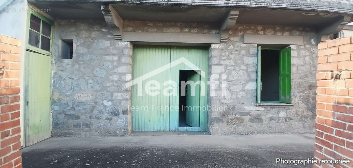 Appartement à REYNES