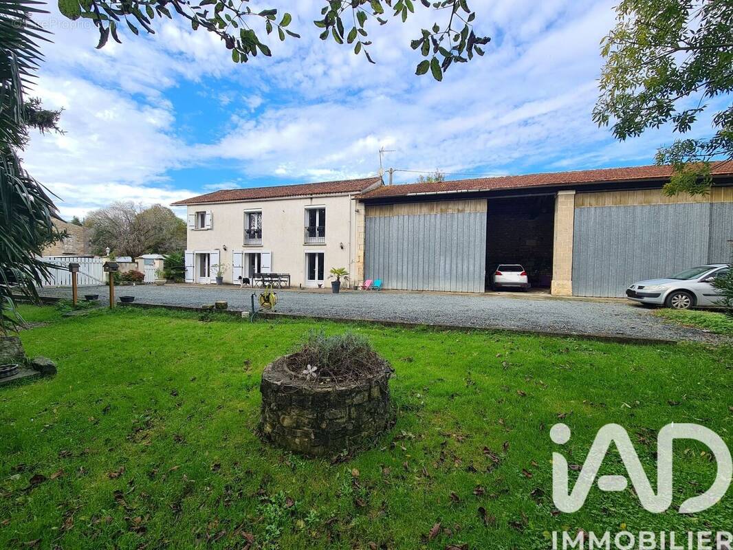 Photo 1 - Maison à SAINT-SAVINIEN