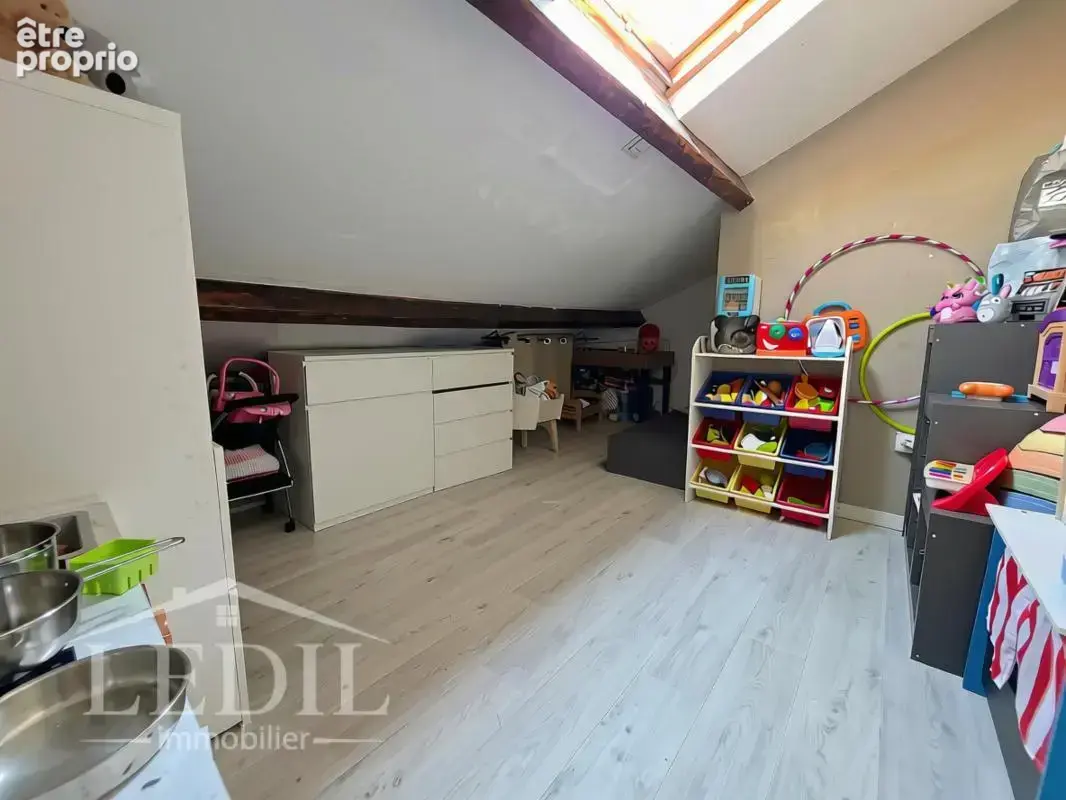 Maison T5 118m² au sol - jardin & garage - photo 7