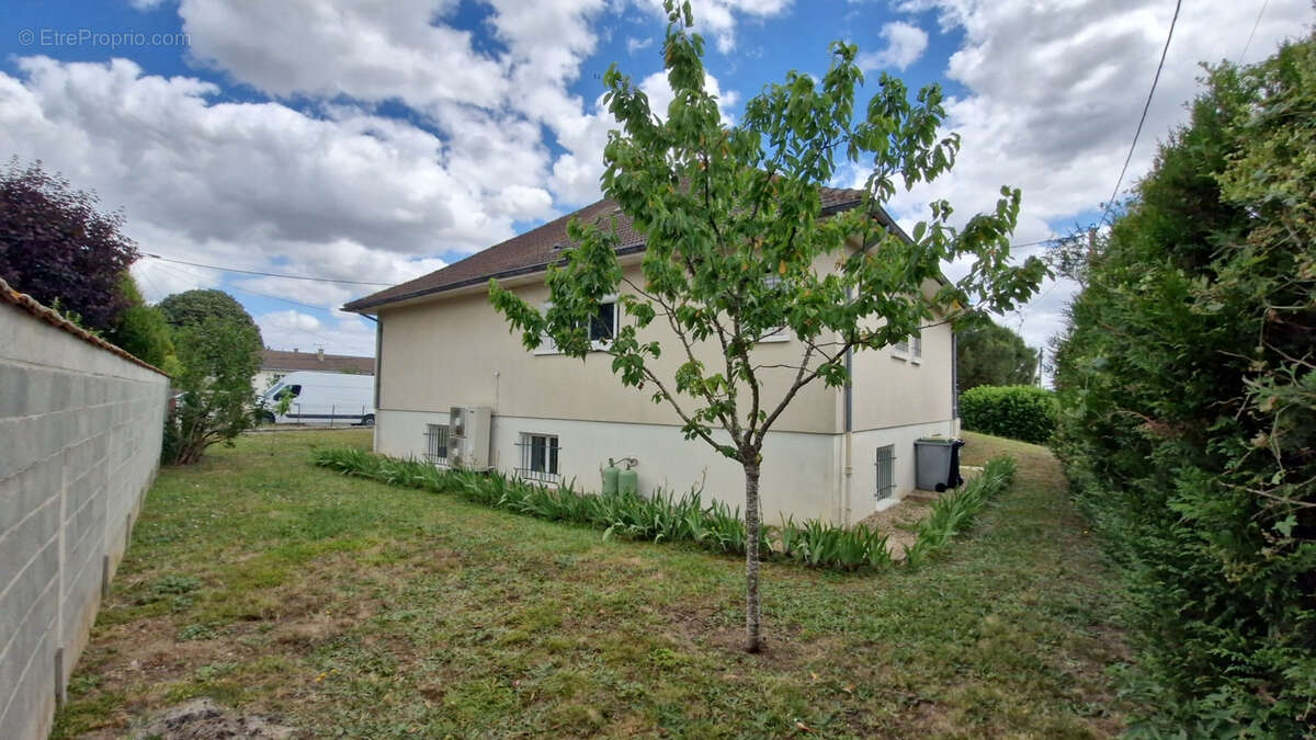 Maison à BONNEUIL-MATOURS