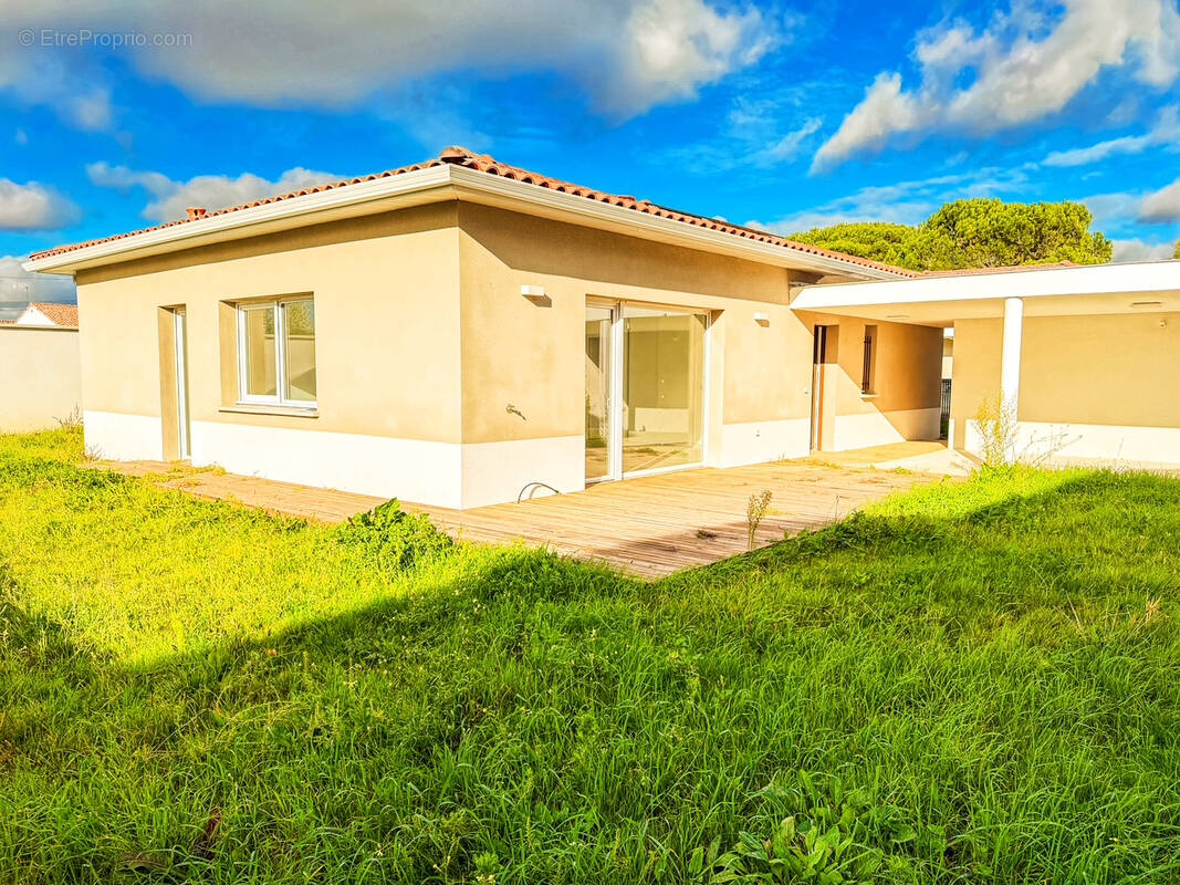Maison à BRUGUIERES