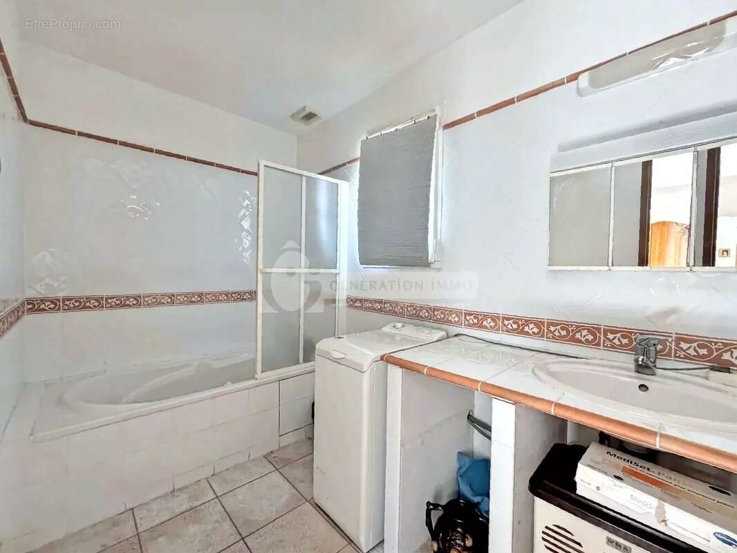 Maison à FONTVIEILLE