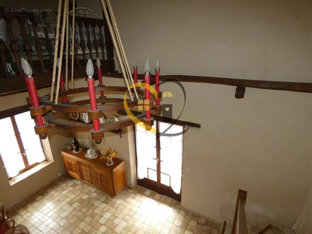 A VENDRE Maison de caractère avec dépendances et grand terrain – Azy - photo 4