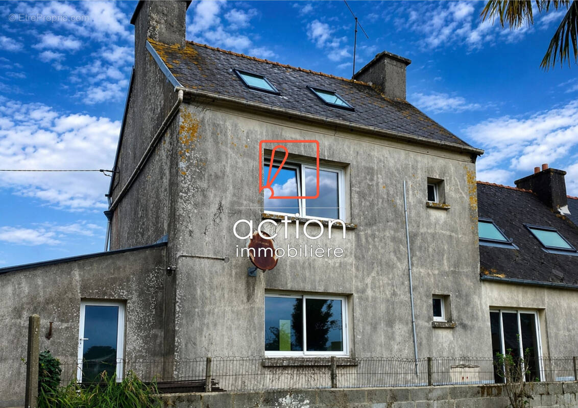 Maison à LA ROCHE-DERRIEN