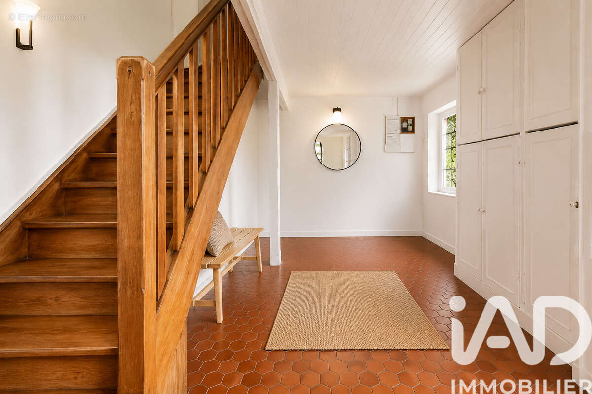 Maison 196 m² à Le Favril  - photo 2
