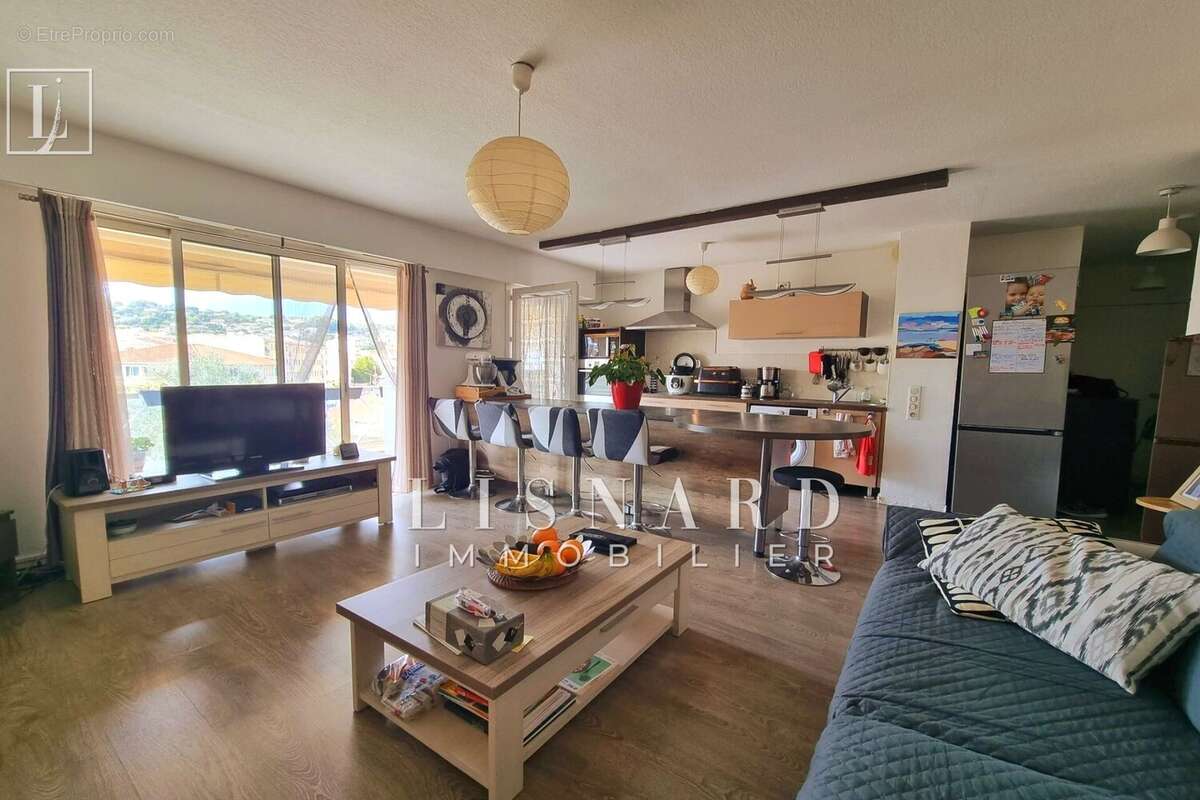 Appartement à VALLAURIS