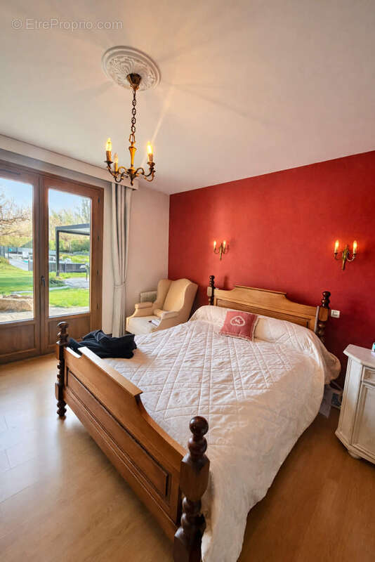 Maison à MENETROL