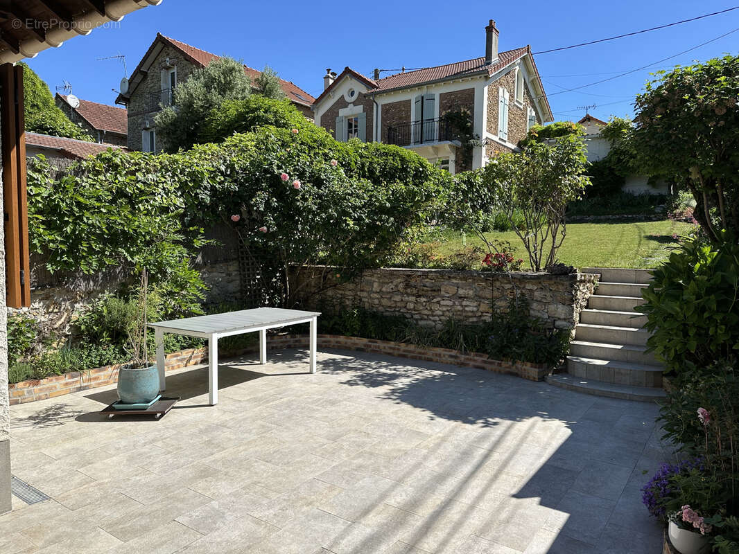 Maison à VAUX-LE-PENIL