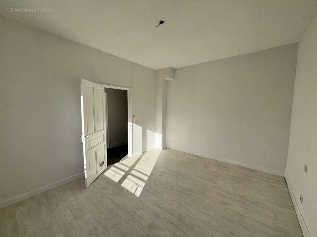 Maison à MONTAIGU-DE-QUERCY