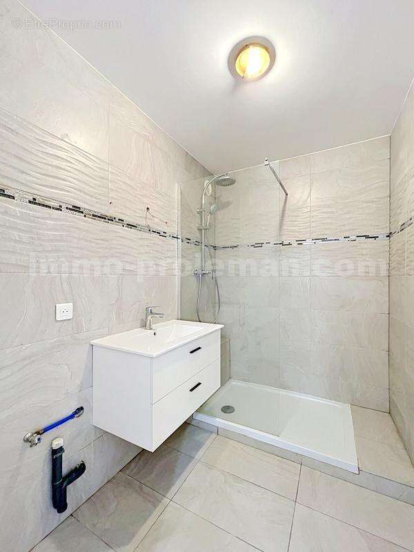 Appartement_T3_Gaillard_frontière_Suisse_direction_GENEVE_CALME_investissement_vente_TERRASSE_séjour_salon_CUISNE_OUVERTE_CHAMBRES_douche_a_l_italienne_ - Appartement à GAILLARD