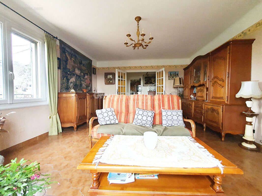 Maison à SAINT-CHAMAS