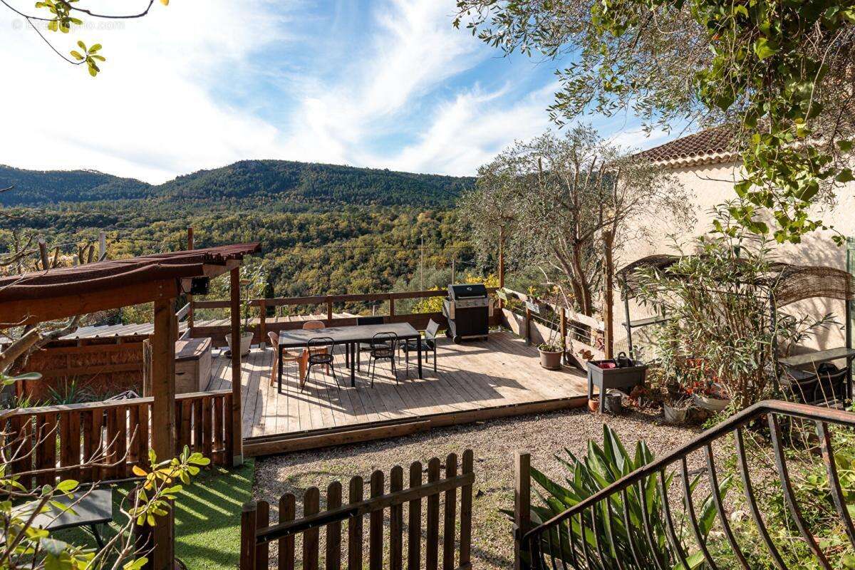 Maison à BAGNOLS-EN-FORET