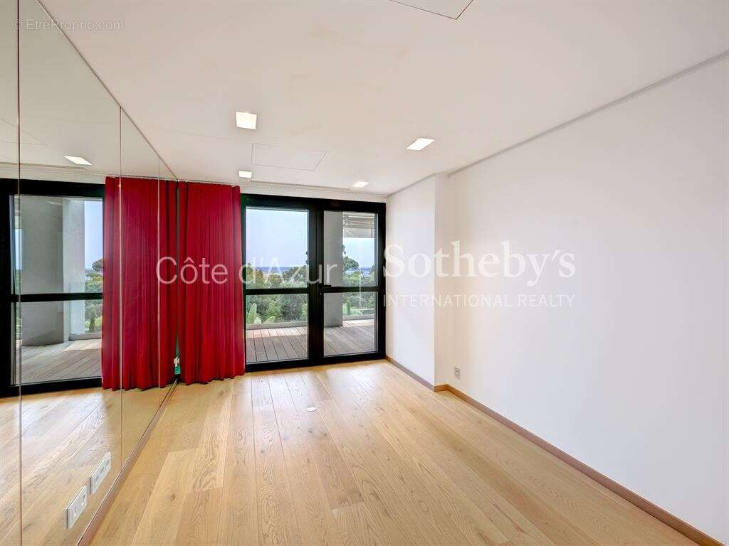 Appartement à VALLAURIS