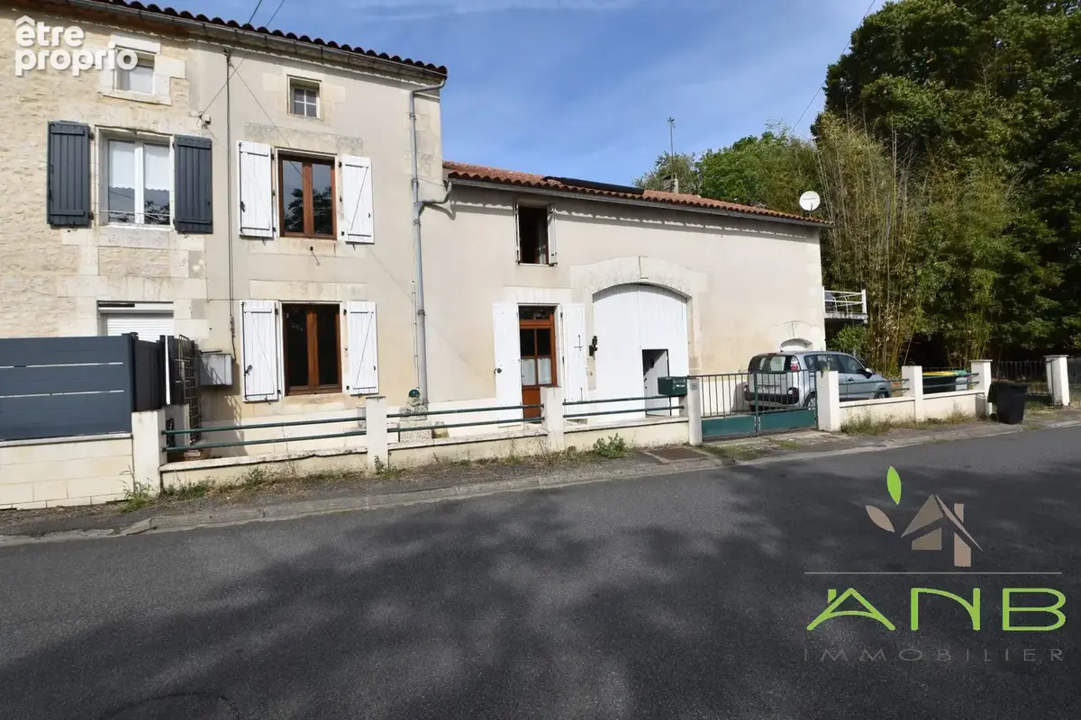 Maison 5 pièces 147 m² à vendre à Montbron (16220) - photo 2