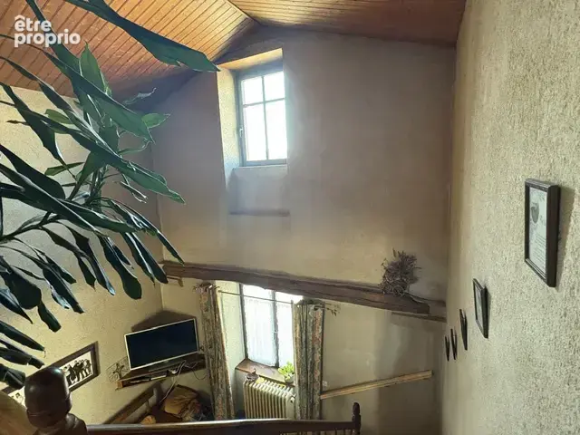 A vendre à Tiffauges belle maison de bourg 112 m2 +dépendance +terrain constructible 194000 frais d'agence inc - photo 8