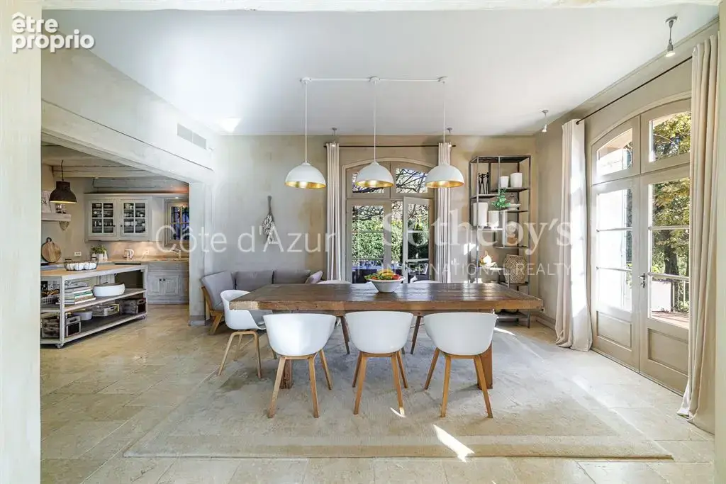Vence bastide néo provençale avec vue mer, piscine chauffée et jardin paysager de 4 300 m² - photo 11