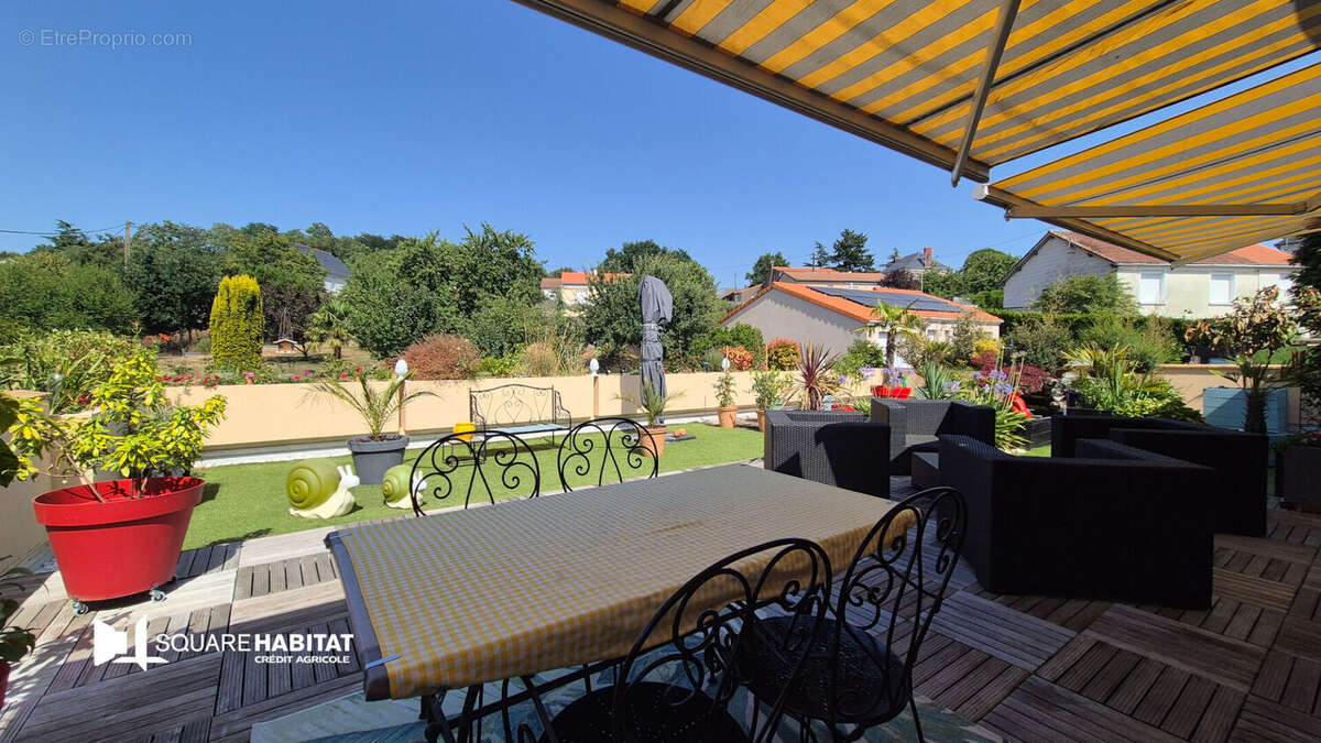 Maison à MONTREVAULT