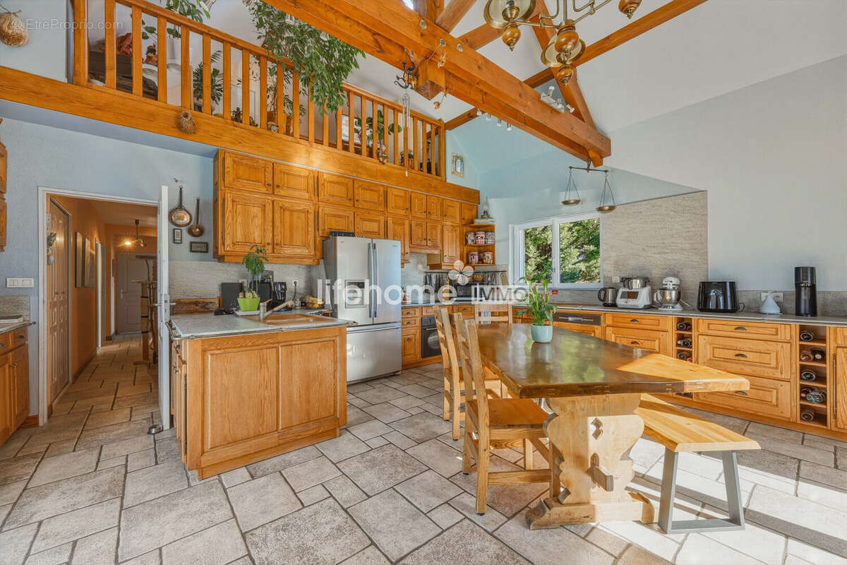 Maison 200 m² à Amancy  - photo 3