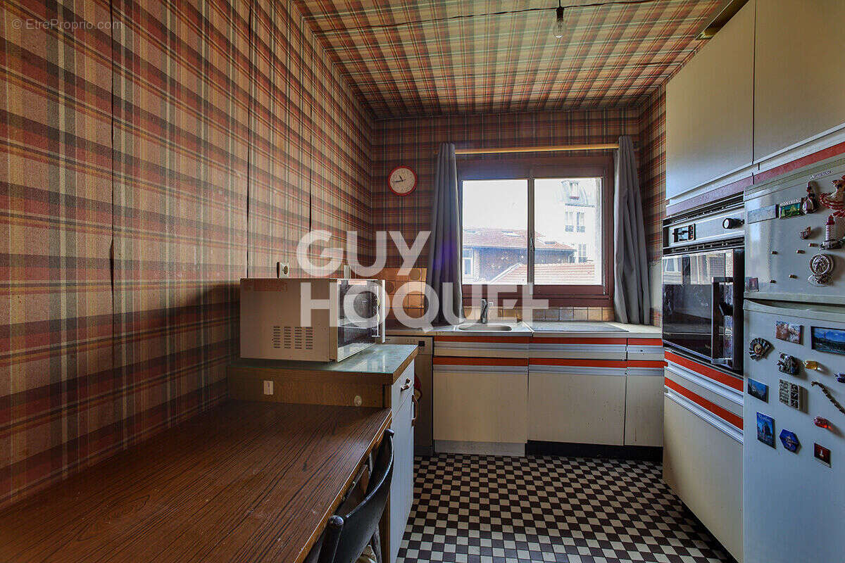 Appartement à PARIS-10E