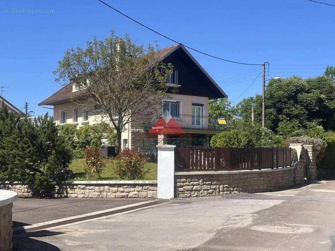 Maison à CHAMPAGNOLE