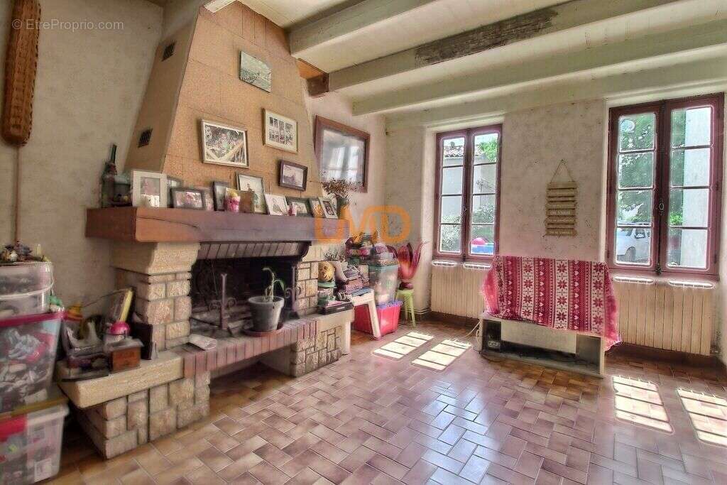Maison à BAZAUGES