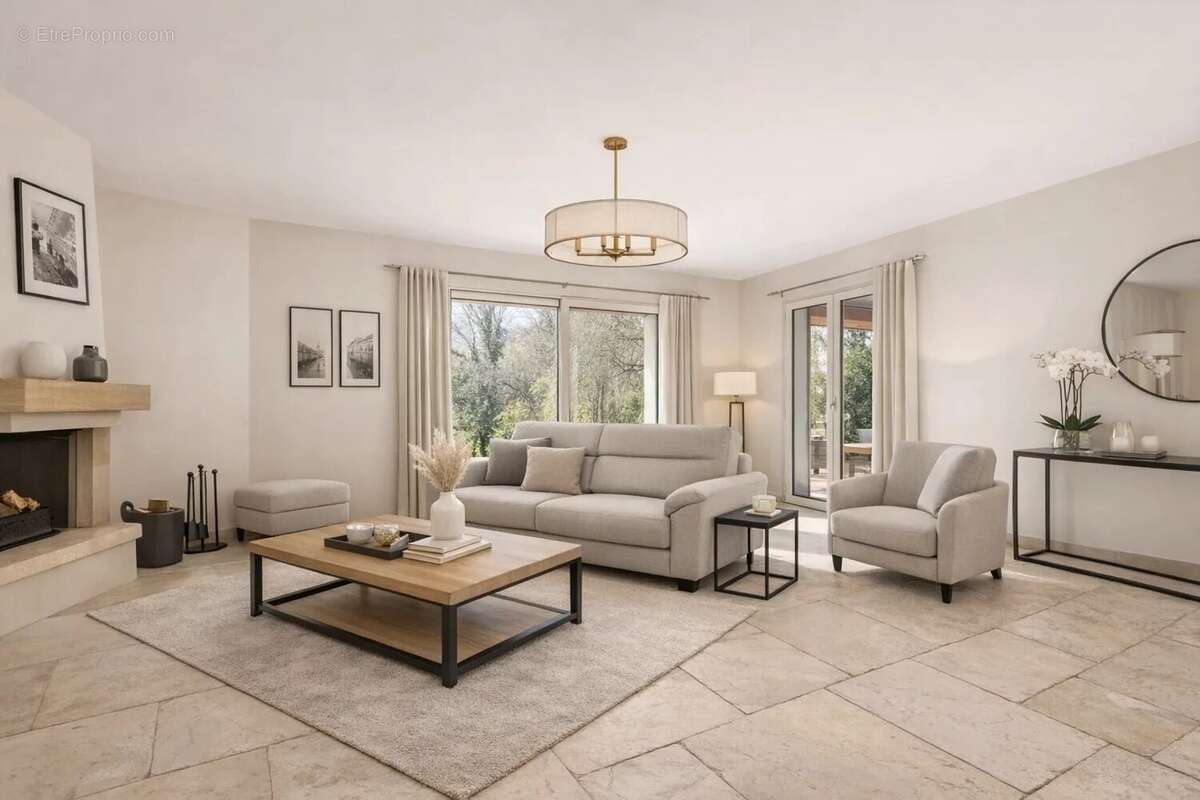 Maison à CHATEAUNEUF-GRASSE