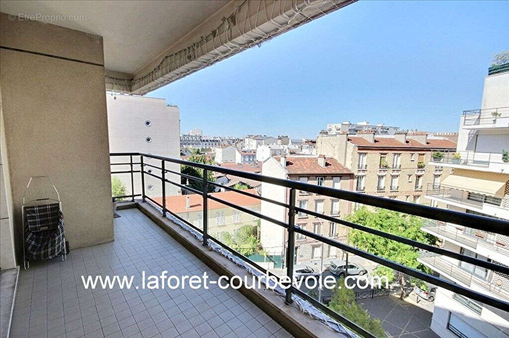 Appartement à COURBEVOIE