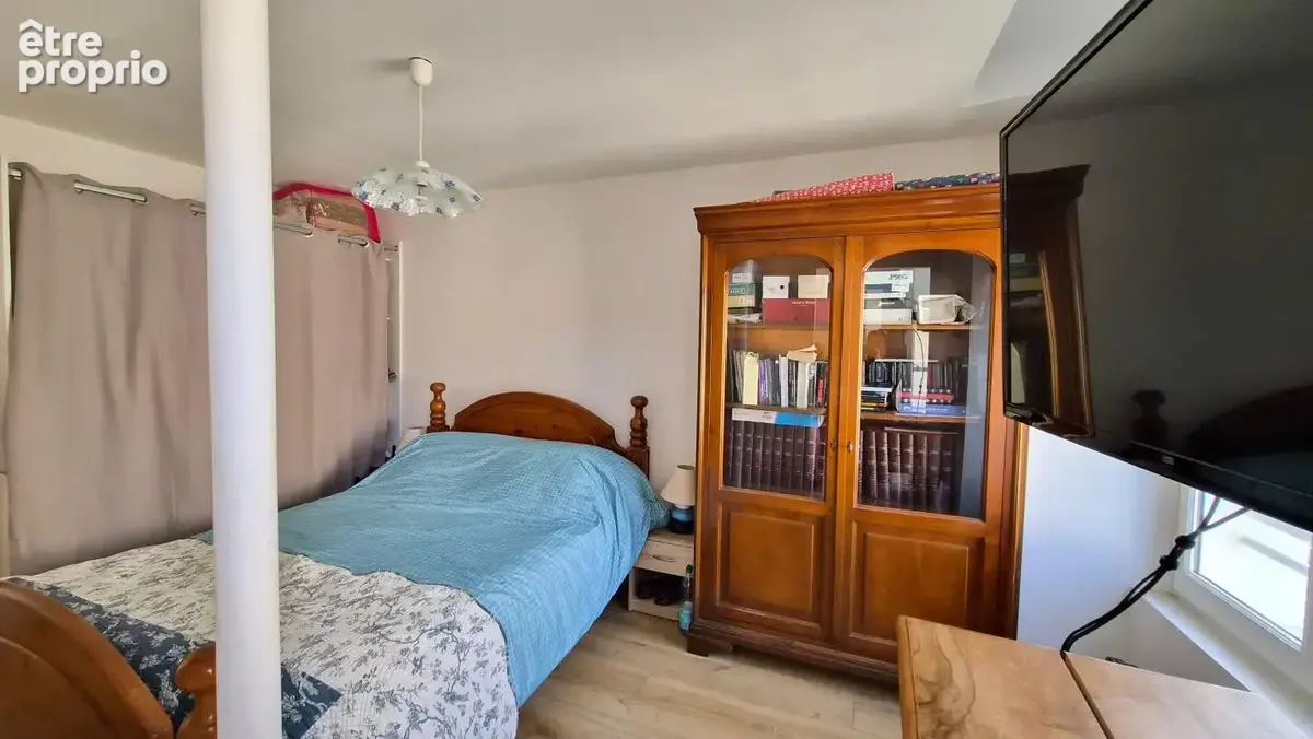 Centre ville, T2, 50 m², 1er étage, parking privé, bon état - photo 9