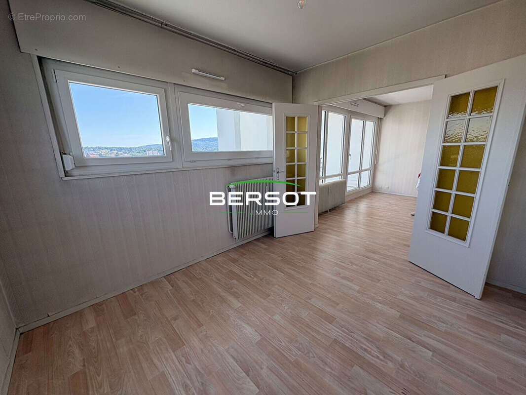 Appartement T3 avec balcon et place de parking privative - secteur Viotte - photo 5