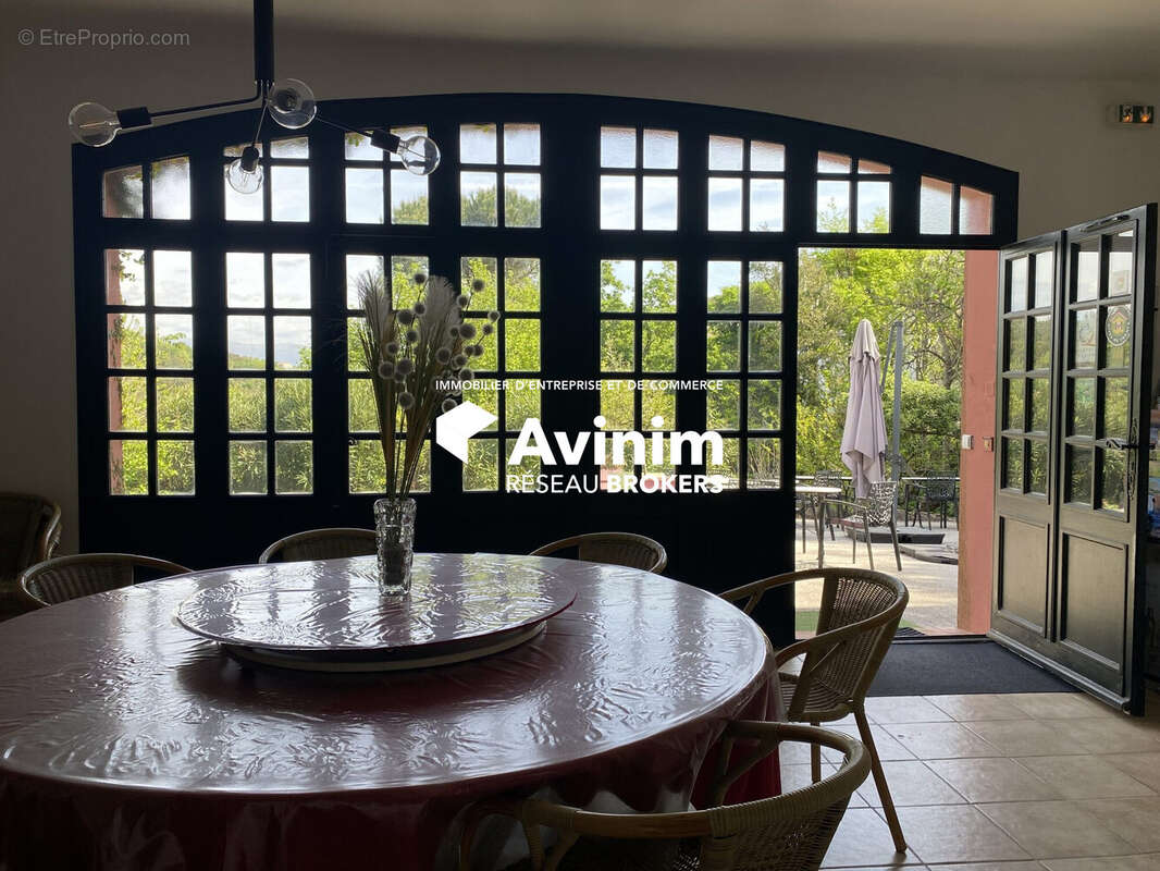 Commerce à LES ADRETS-DE-L'ESTEREL