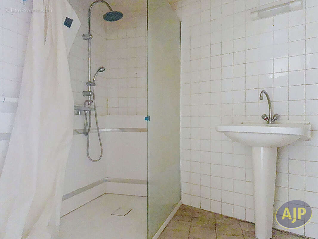 Maison à LE BOURG-D'IRE